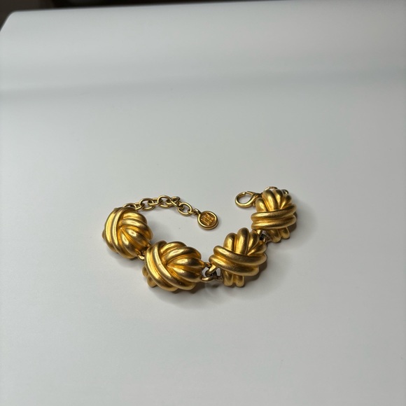 Vintage Givenchy Gold Tone Chunky Linked Knot Bracelet - Picture 10 of 14
